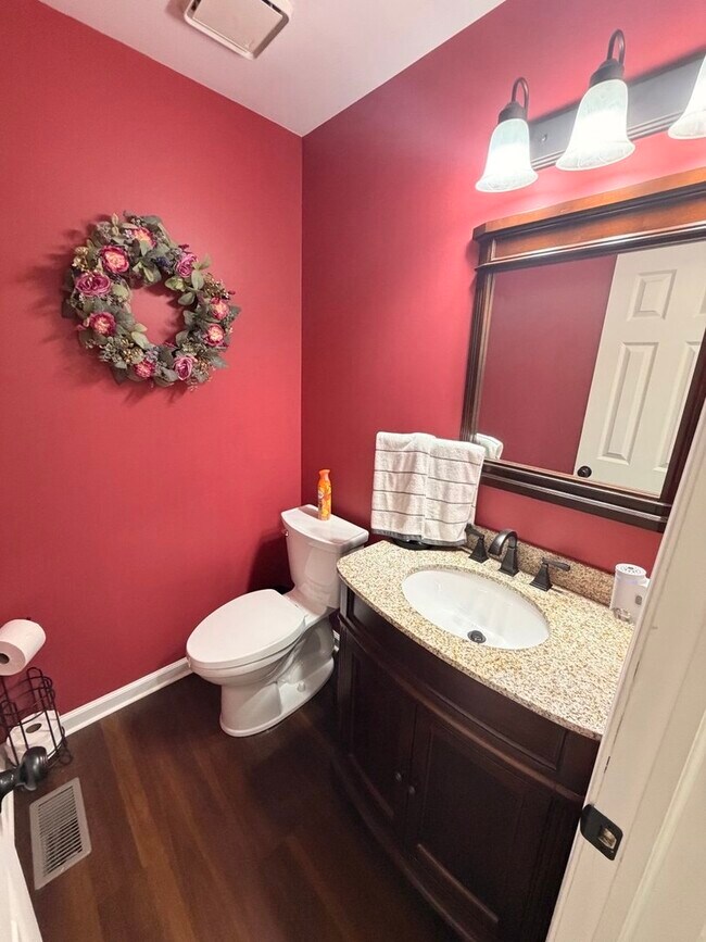 Building Photo - 1219 Huntington Dr