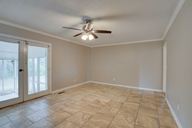 Building Photo - 2107 Edinburgh Drive