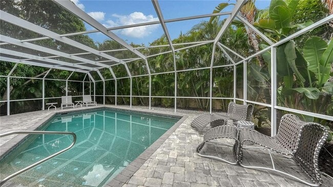 Building Photo - 245 Bird Key Dr