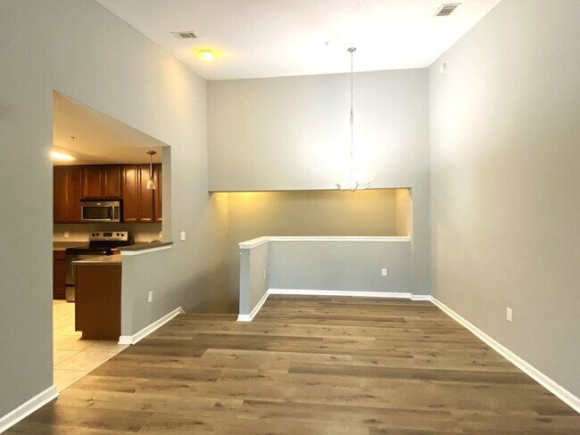 Building Photo - Herons Landing Water/Sewer/Cable/Internet included