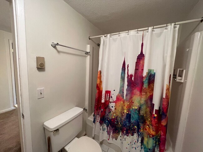 Building Photo - Multi Level One Bedroom Condo Near Blue Ba...