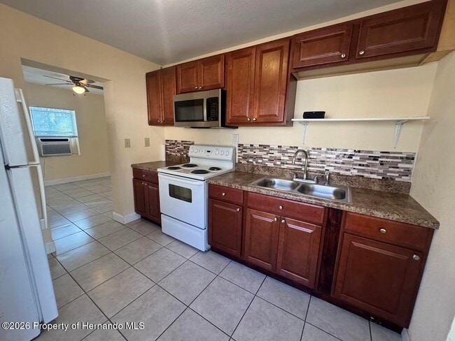 Building Photo - 708 Hazel Ave