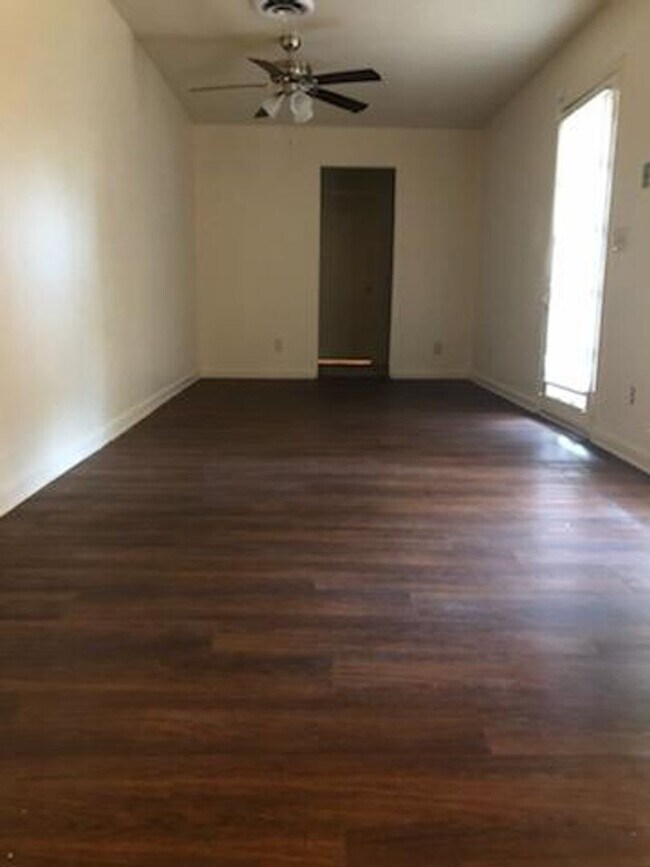 Building Photo - 6227 Southcrest Dr