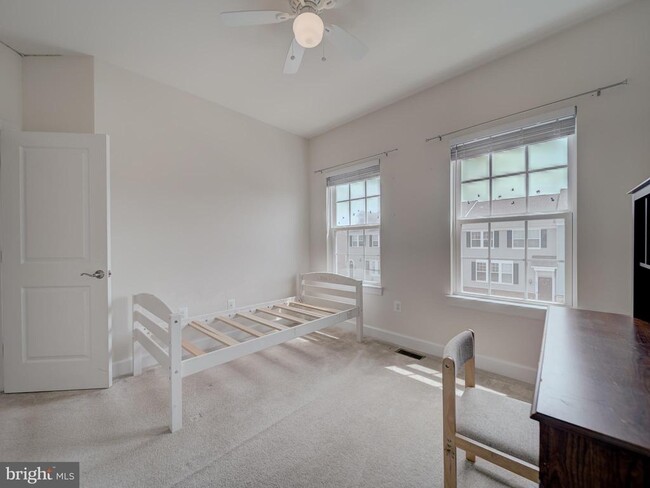 Building Photo - 8832 Englewood Farms Dr
