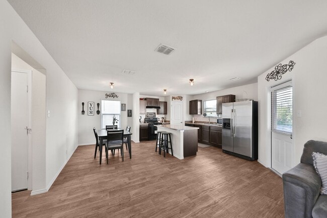 Building Photo - Lovely Home Available for Lease!