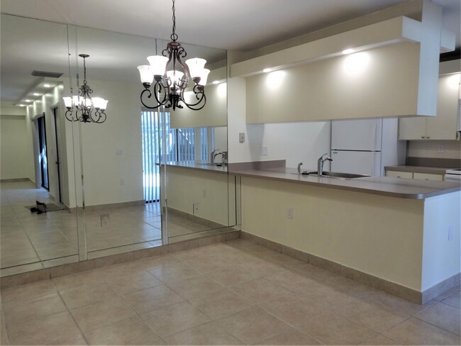 Building Photo - 2425 24th Ct