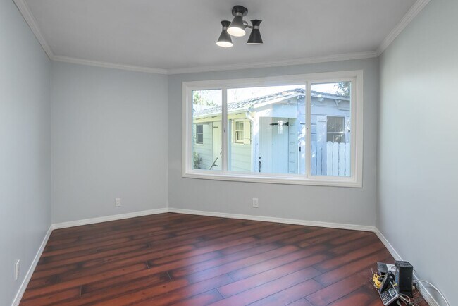 Building Photo - 4668 St Clair Ave