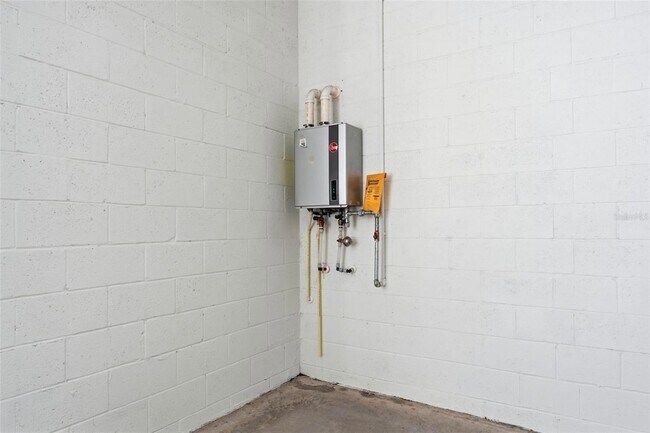 Building Photo - 2462 Celebration Blvd