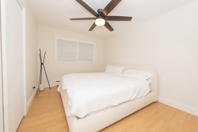 Building Photo - 4030 N Mozart St