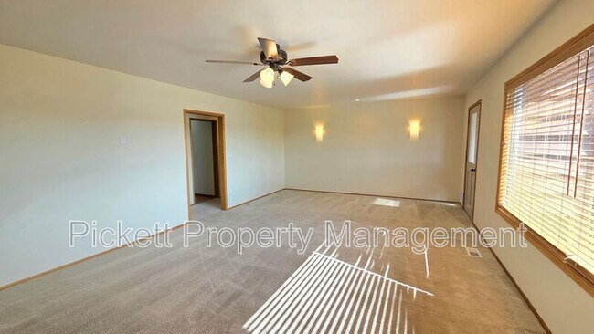 Building Photo - 8671 Silverdale Way NW