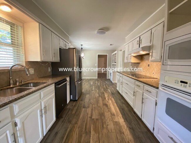 Building Photo - 9 Brookfield Ct