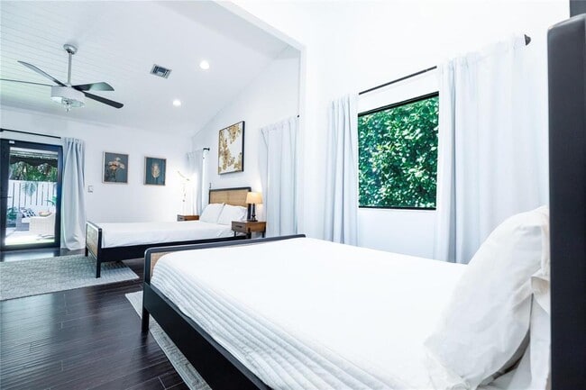 Building Photo - 222 N Tradewinds Ave