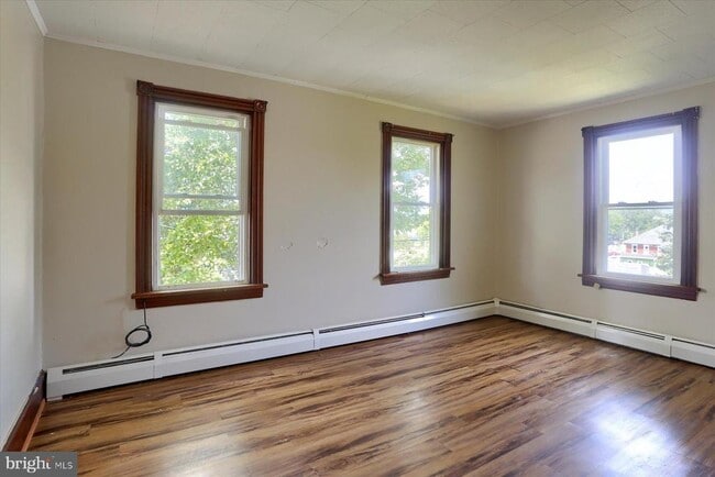 Building Photo - 115 3rd St