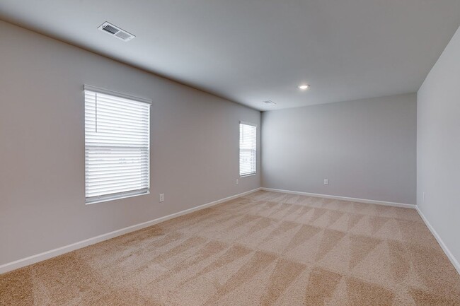 Building Photo - Spacious 5-Bedroom Home in Southgrove – Move-In Ready!