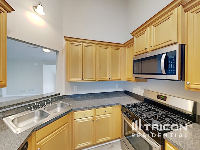 Building Photo - 7134 Creeksong Dr