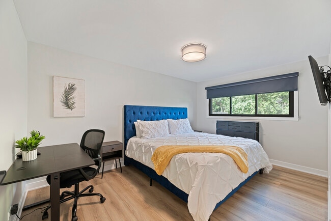 Building Photo - 208 W Hartford Dr