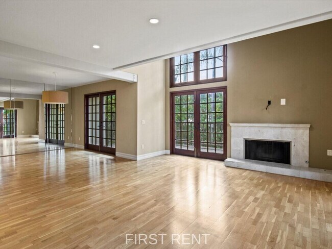 Building Photo - 8642 Villa La Jolla Dr