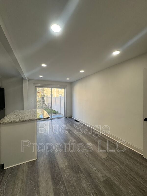 Building Photo - 1229 Wilson Dr