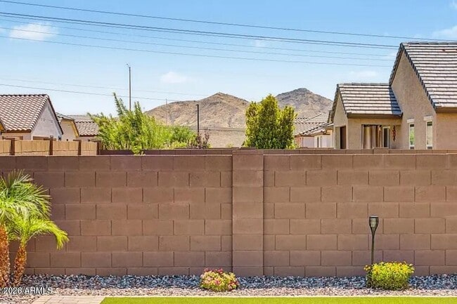 Building Photo - 3236 Juniper Cyn Dr