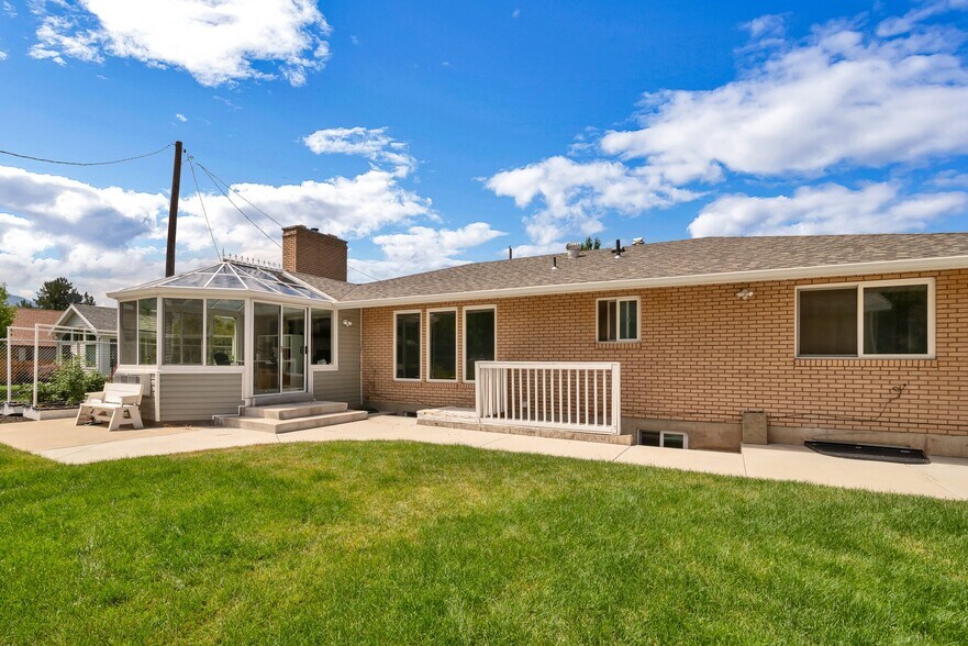 Building Photo - 994 N 700 E