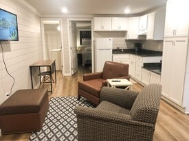 Building Photo - 1314 Golf Links Rd