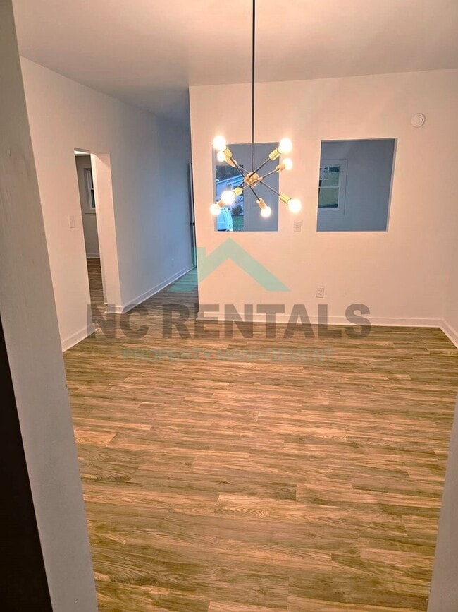 Building Photo - 427 Matthews St