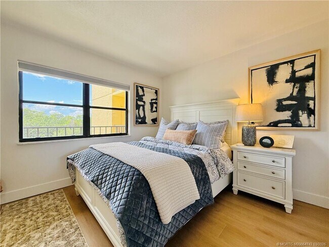 Building Photo - 7370 S Ocean Dr