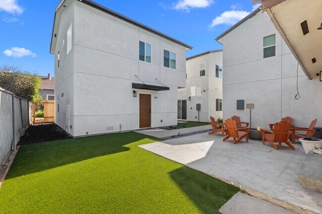 Building Photo - Fire pit!