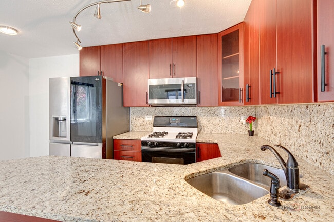 Building Photo - 808 Inverrary Ln