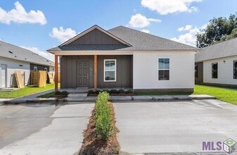 Building Photo - 6908 Goya Ave