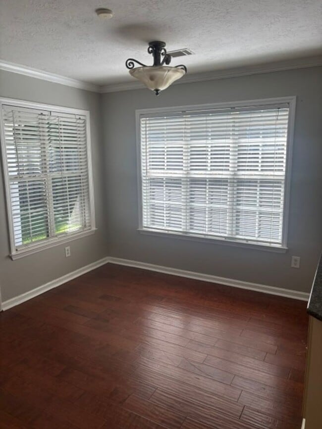 Building Photo - 377 Sandleton Way