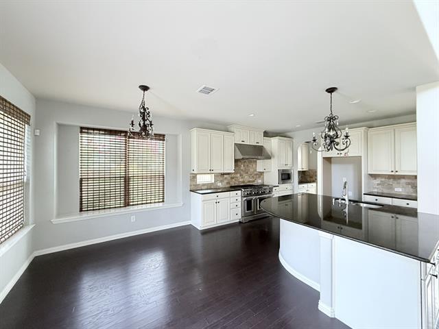 Building Photo - 12571 Valley Spring Dr