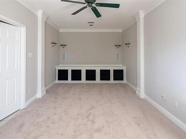 Building Photo - Beautiful 4 bedroom 3 bath home in a quiet...