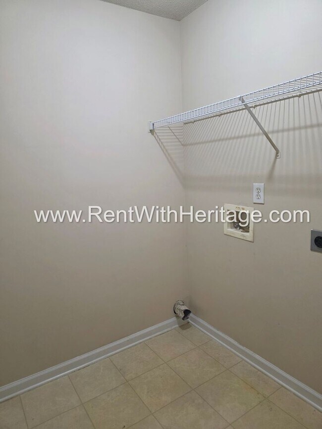 Building Photo - 6535 Manor Creek Dr