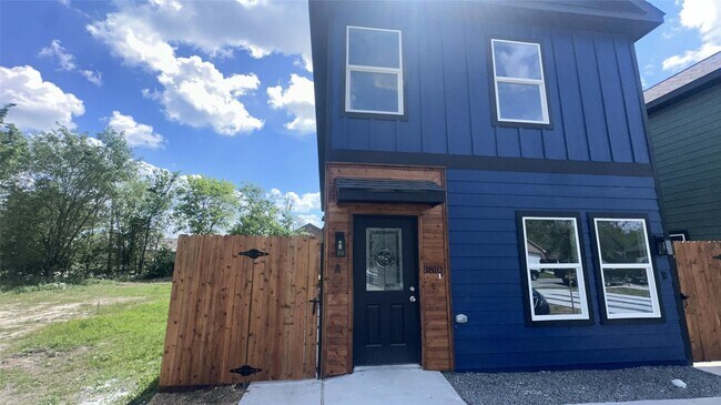 Building Photo - 3810 Hiford Dr