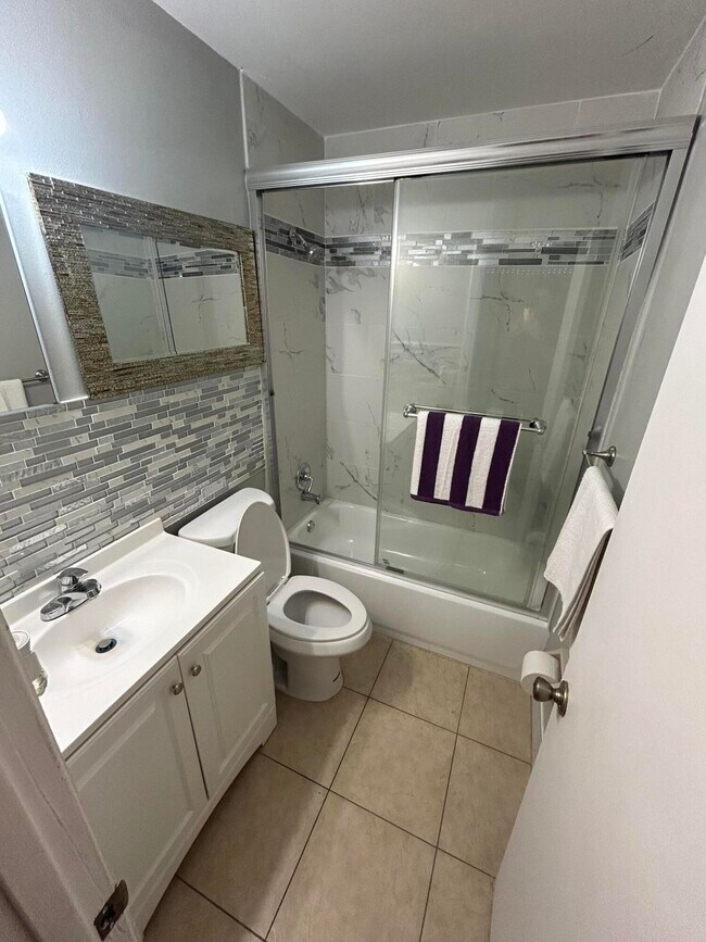 Building Photo - 3045 Jackson Ave