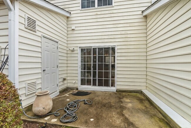 Building Photo - Conveniently located 2-bedroom, 2.5-bathroom home in Morrisville, NC