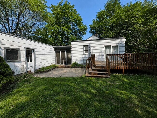Building Photo - 2 Bedroom, 1 Bathroom West Hill Home with Fenced Yard, Garage, & Bonus Living Space