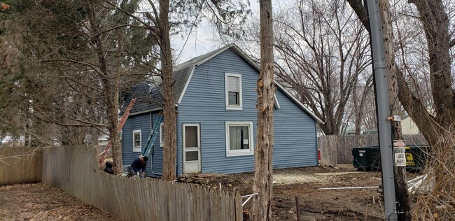 Building Photo - 825 Elmwood Ave