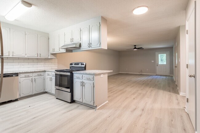 Building Photo - Welcome to Angier Townhomes