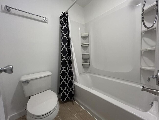 Building Photo - 1528 Avenue A