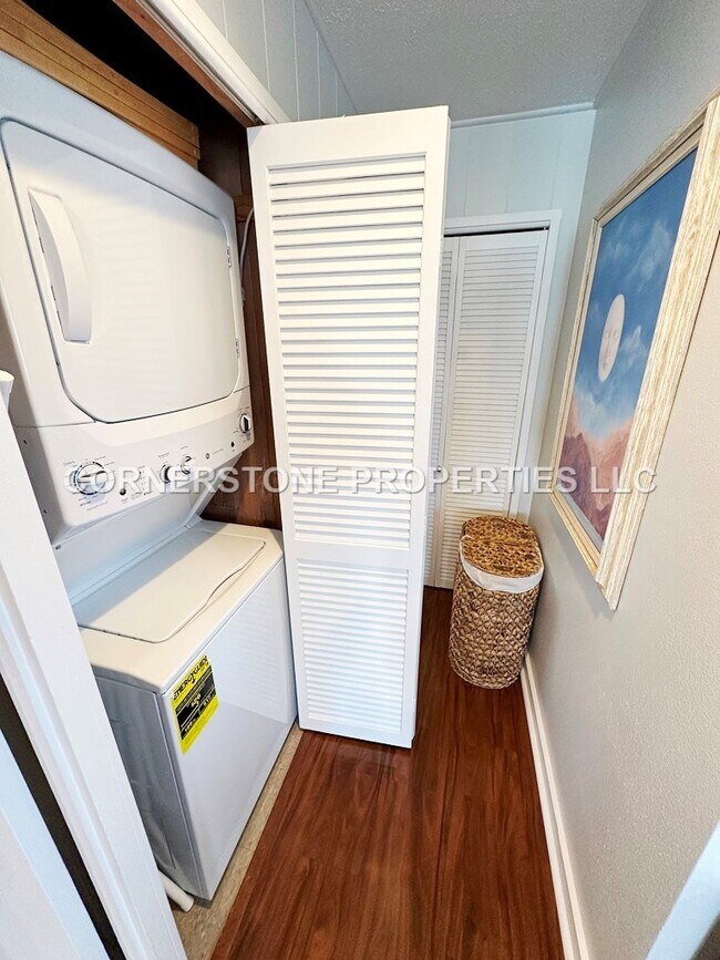 Building Photo - 1445 Mokuna Pl