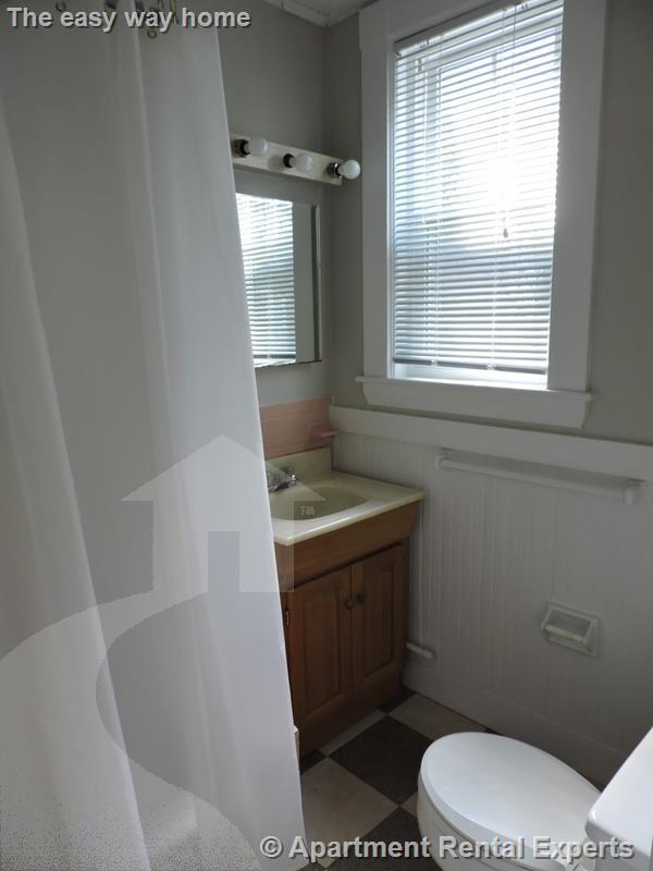 Building Photo - 8 Forest St