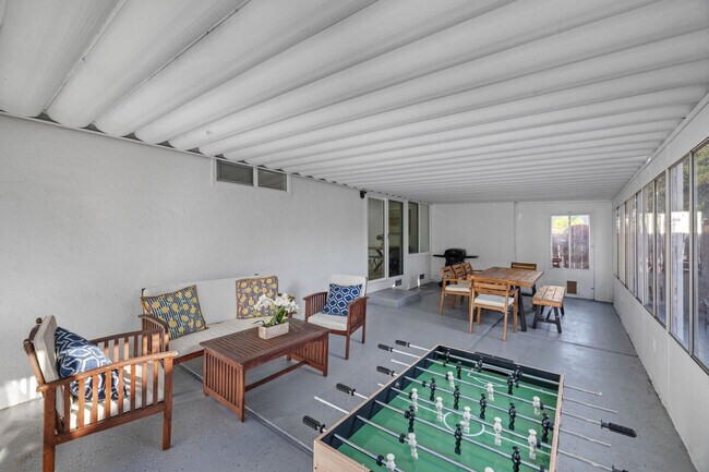 Building Photo - 1317 Donohue Dr