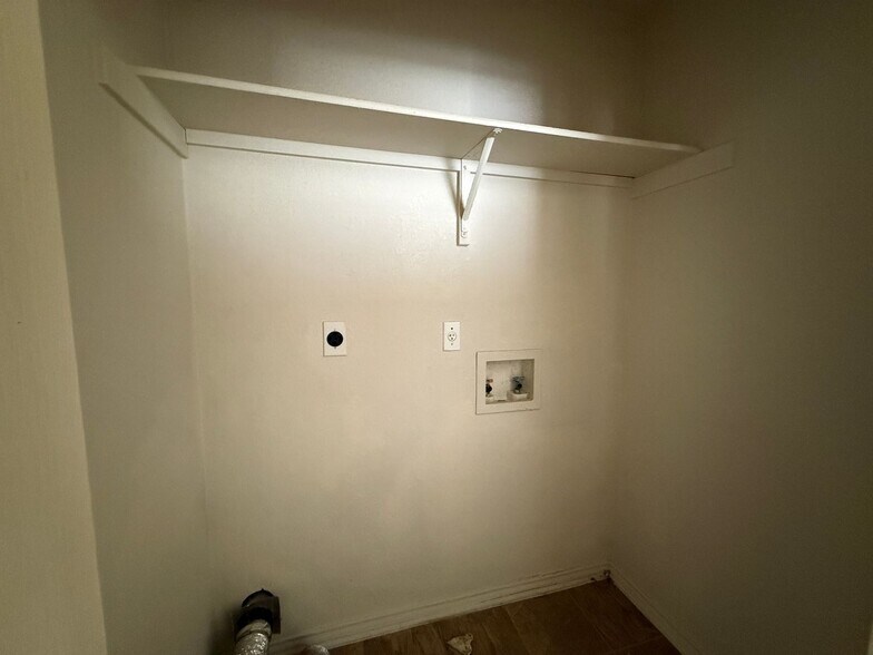 Building Photo - 1602 Aztec Trce