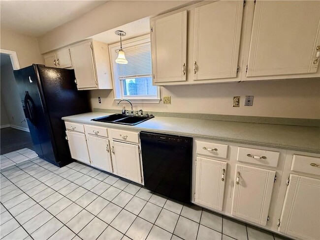 Building Photo - 450 Lenwood Dr