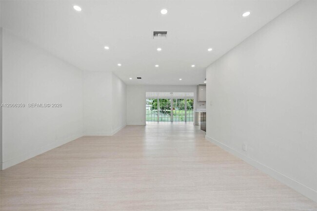 Building Photo - 11770 Griffing Blvd