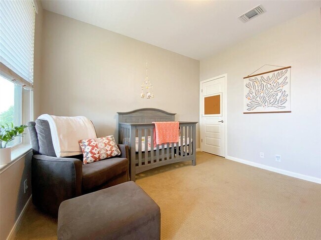 Building Photo - 507 S Meadowlark St