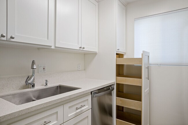 Building Photo - 1916 Clark Ln