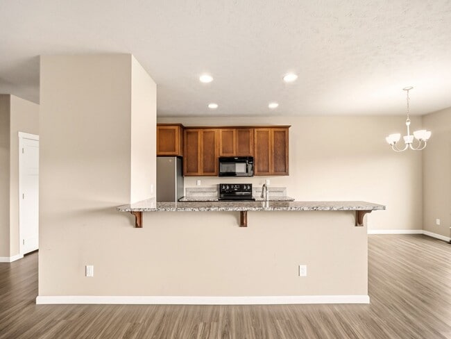 Building Photo - Spacious 5-Bedroom Home with Private Yard & Parking in Spokane